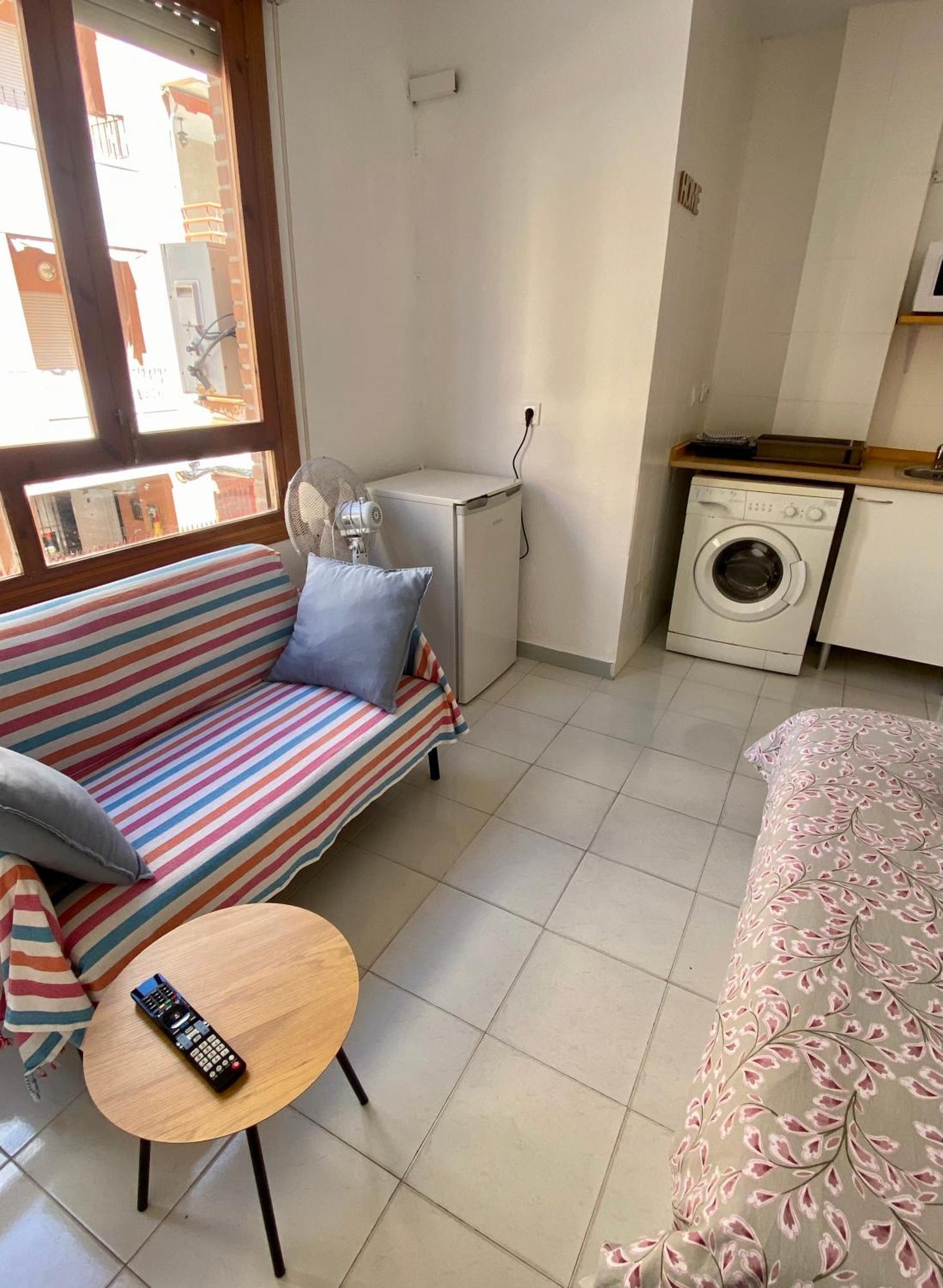 Estudio En La Playa Торевьиа Экстерьер фото